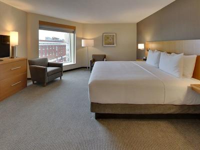 دوبلتری بای هیلتون ادمنتون دونتون