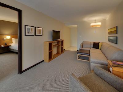 دوبلتری بای هیلتون ادمنتون دونتون