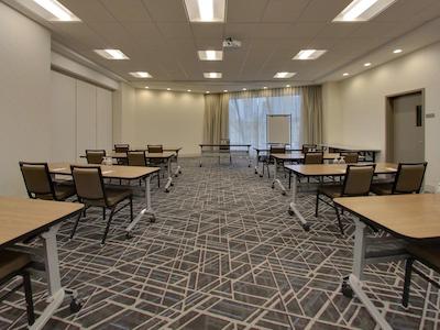 دوبلتری بای هیلتون ادمنتون دونتون