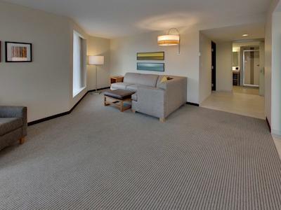 دوبلتری بای هیلتون ادمنتون دونتون