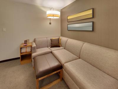 دوبلتری بای هیلتون ادمنتون دونتون