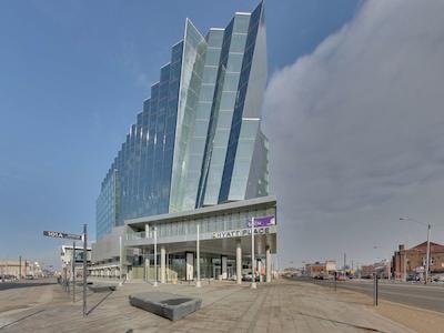 دوبلتری بای هیلتون ادمنتون دونتون