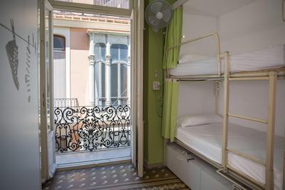 د ریور هستل