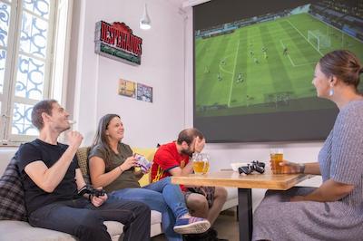 د ریور هستل