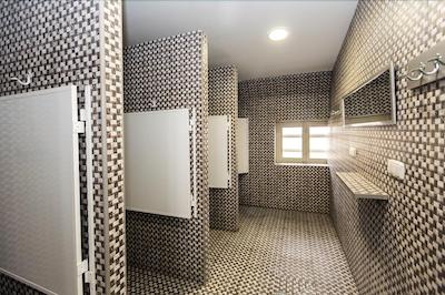 د ریور هستل