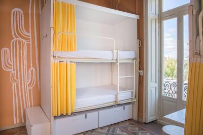 د ریور هستل