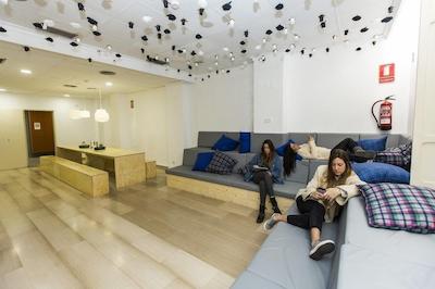 د ریور هستل