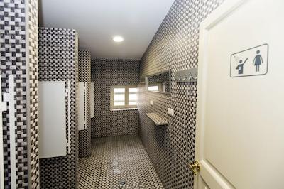 د ریور هستل