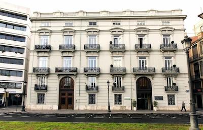 د ریور هستل