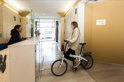 د ریور هستل