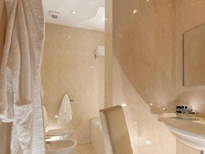 ک-هتلز کلوب هوس