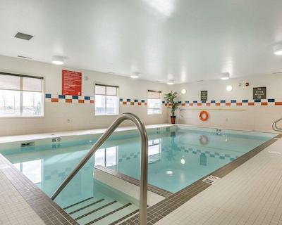 کمفرت این اند سویتز ادمنتون اینترنیشنال آیرپرت