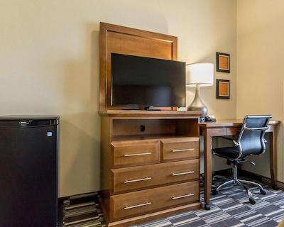 کمفرت این اند سویتز ادمنتون اینترنیشنال آیرپرت