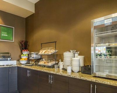 کمفرت این اند سویتز ادمنتون اینترنیشنال آیرپرت