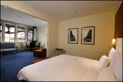 پیر اُن اسیدنی هاربور اوتگراف کالکشن