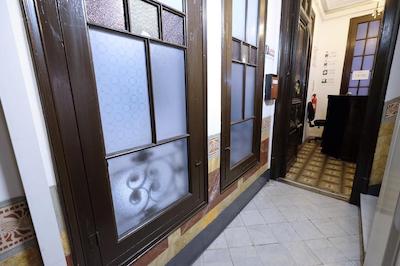 لنین هستل بارسلنا