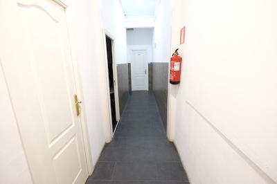 لنین هستل بارسلنا