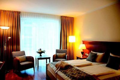 هانسیتیسهر هف