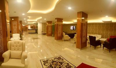 گراند بار بیچ هتل