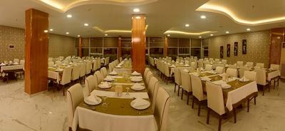 گراند بار بیچ هتل