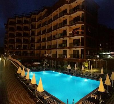 گراند بار بیچ هتل