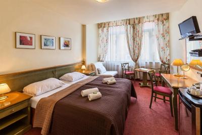 اوگوستوز ات اُتو