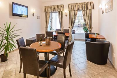 اوگوستوز ات اُتو