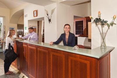 اوگوستوز ات اُتو