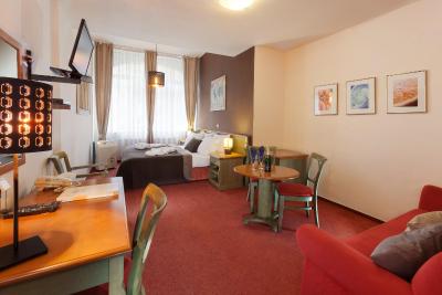 اوگوستوز ات اُتو