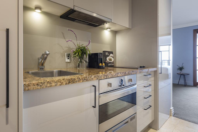 اوانی مترپلیز اوکلاند رسیدنسز