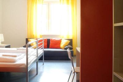 هاپی بد هستل