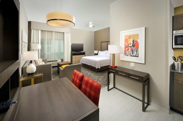 هموود سویتز بای هیلتون میامی دونتون/بریکل