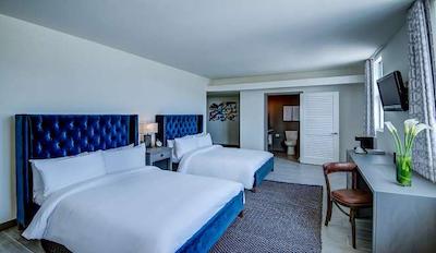 کلینتون هتل اسود بیچ