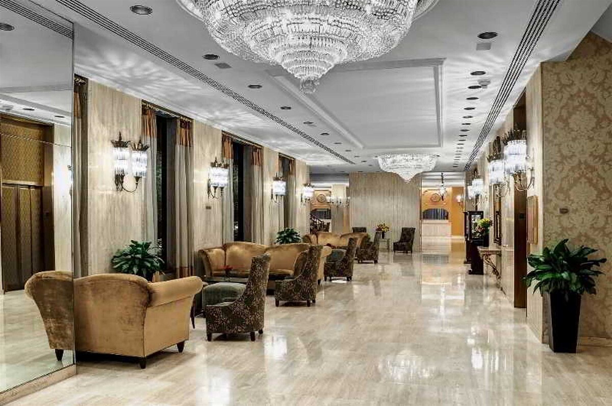 Park Lane Hotel
