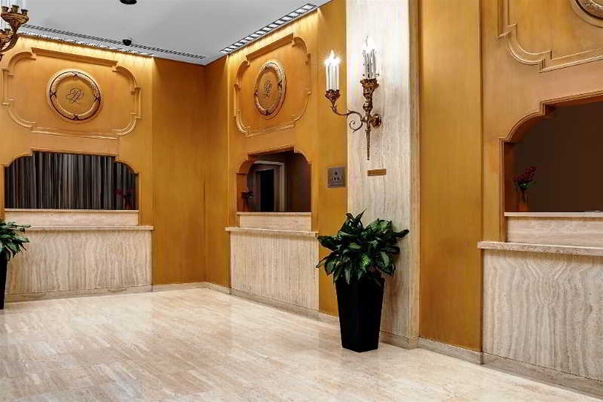 Park Lane Hotel