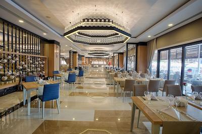 سنسیتیو پرمیوم ریزورت