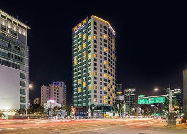 سُتتسو هتل د اسپلیسیر اسئوول دنگدامون