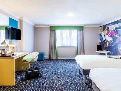 هتل ایبیز استیلز ریدینگ اکسفرد رد