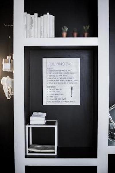 بلو مانکی هاب اند هتل