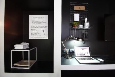 بلو مانکی هاب اند هتل