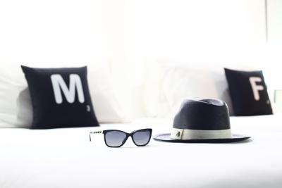 بلو مانکی هاب اند هتل