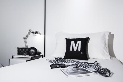 بلو مانکی هاب اند هتل