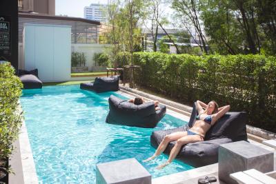 بلو مانکی هاب اند هتل