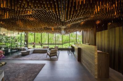 گراند فیستا امریکانا-منتری وال