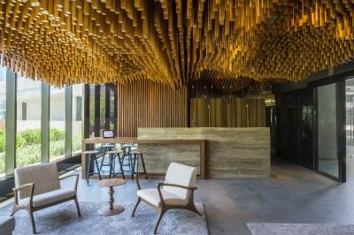 گراند فیستا امریکانا-منتری وال