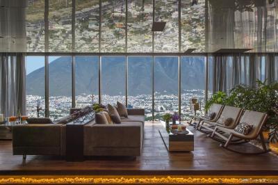 گراند فیستا امریکانا-منتری وال