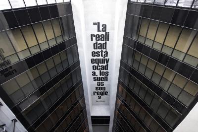 گراند فیستا امریکانا-منتری وال