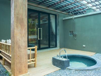 مای هلید بای مای خاو لاک