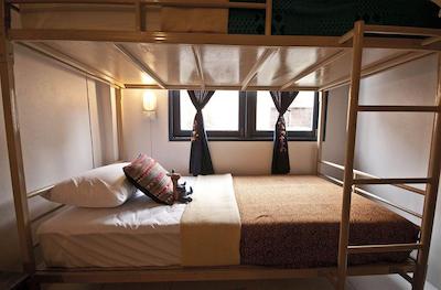 فیلگود@جورنی هاستل