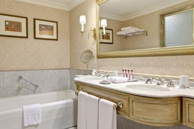 پارک تور ا لوکسوری کالکشن هتل بونز آیرز